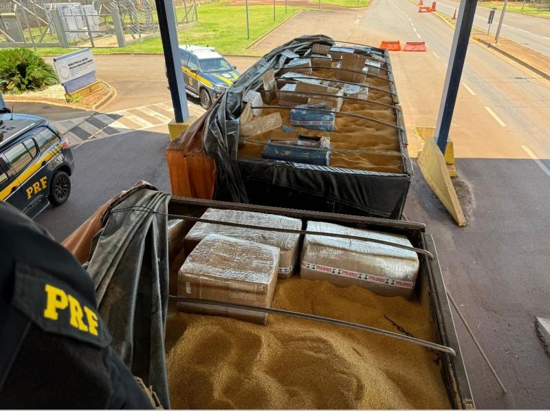 Guaíra : PRF apreende bitrem com carga milionária de eletrônicos contrabandeados
