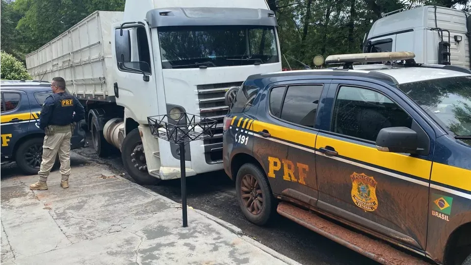 Motorista é flagrado com mais de 200kg de cocaína no Paraná