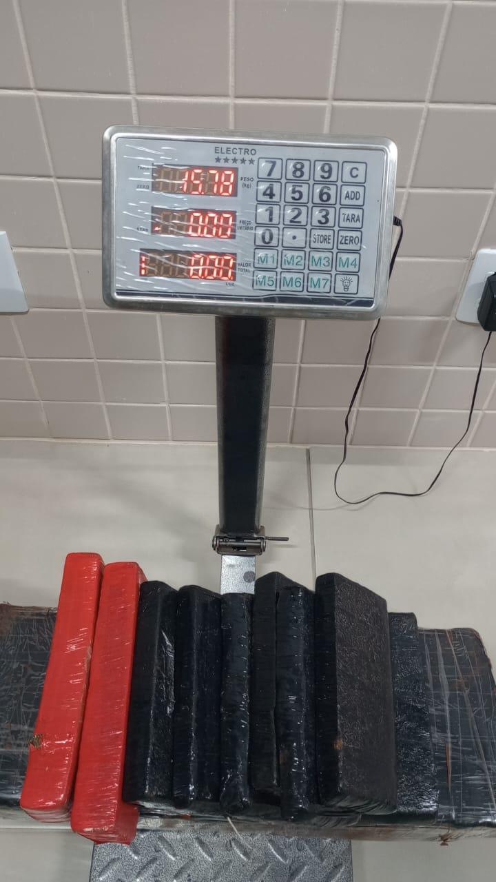 Apreensão : Mais de 15kg de maconha são encontrados na área de mata em Guaíra