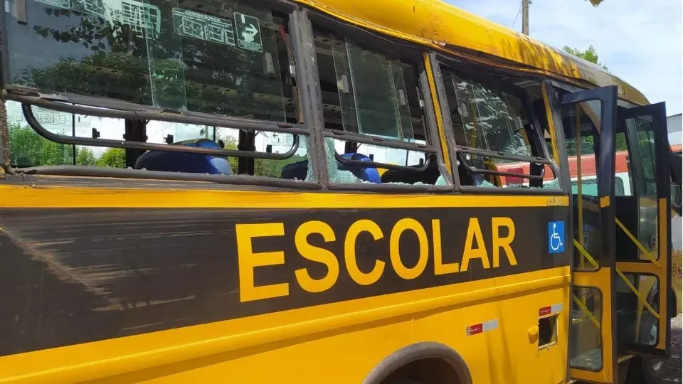 Região : Sete crianças ficam feridas em acidente com ônibus escolar