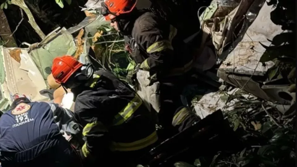 Fatalidade : Avião de pequeno porte cai em aldeia indígena e mata um homem