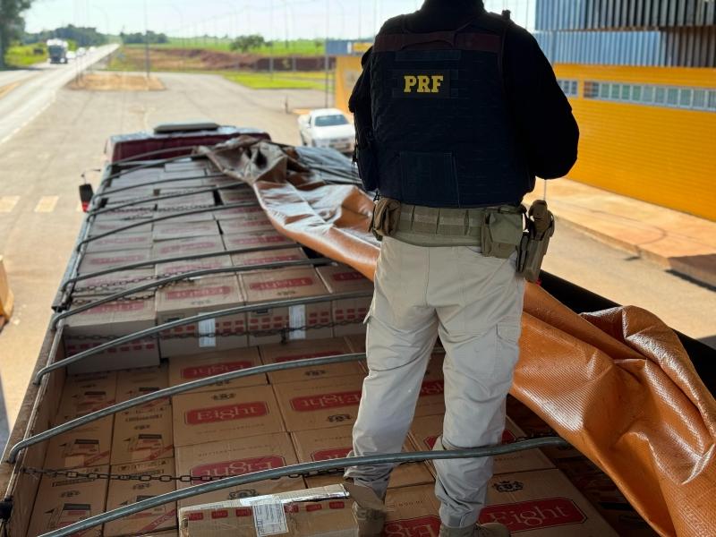 Guaíra PR : Caminhoneiro é preso com carga de cigarros