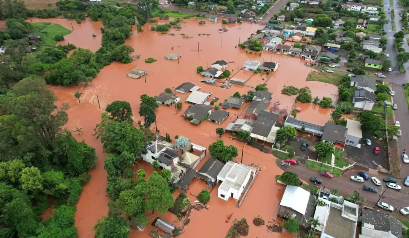 Tempo : Paraná segue em alerta para temporais e rajadas de vento acima de 70 km/h