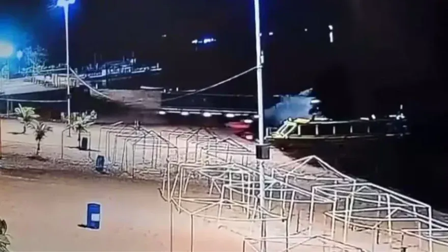 Grave : Carreta com 39 toneladas de fertilizante cai no Rio Paraná