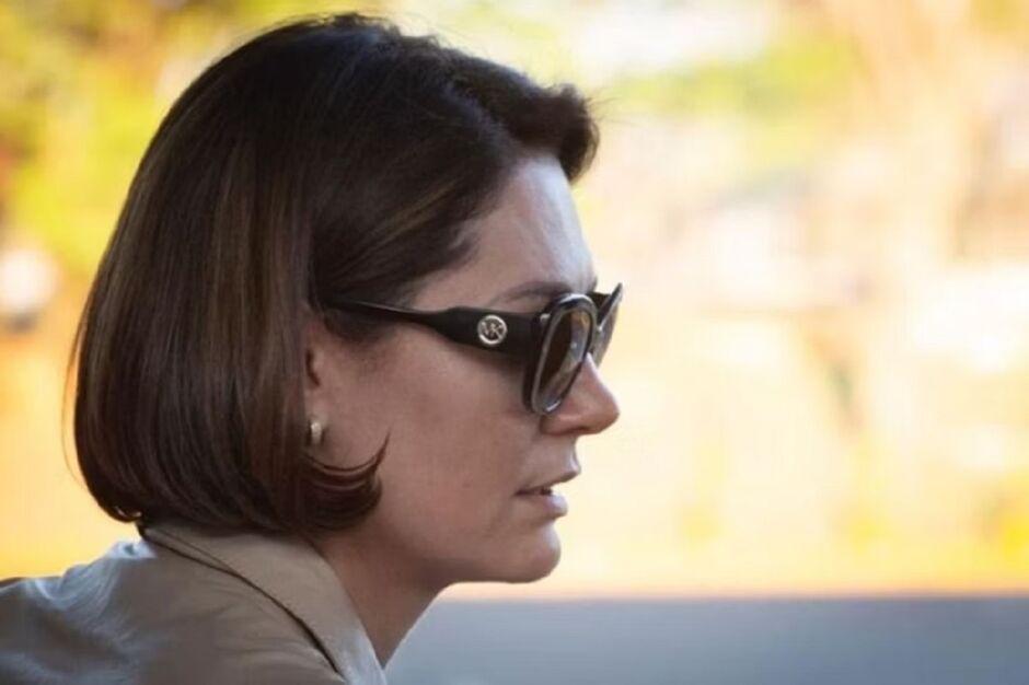 Processo: Michelle Bolsonaro processa comunicadora por injúria e difamação após declarações em podcast no Piauí