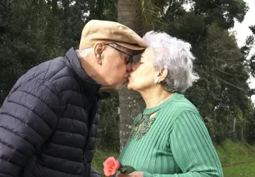 Reencontro Após Seis Décadas : O Amor Que Floresce Novamente