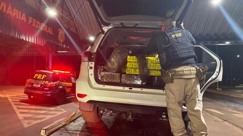 Região: PRF Apreende Hilux Roubada com 640 kg de Drogas em Terra Roxa, PR