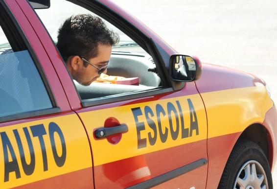 Adeus, autoescola?  CNH pode passar por mudança radical no Brasil e ficar até 80% mais barata