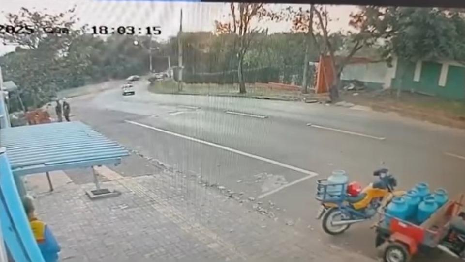 Lamentável: Professora morre após ser atingida por carro na contramão