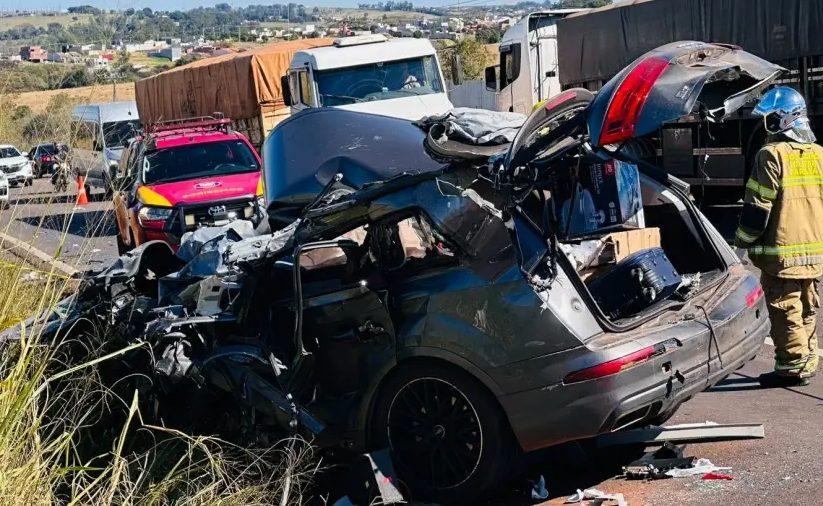 Região: Grave colisão entre carro e caminhão na PR-323 deixa motorista morto