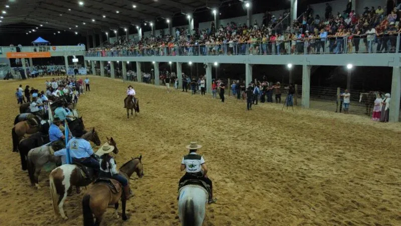 Absurdo: Bebê é Pisoteado por Boi em Rodeio no Paraná e Está Internado