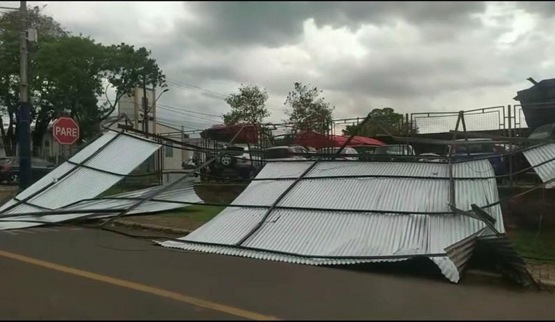 Temporal:  Derruba estrutura e causa estragos no Autódromo de Cascavel durante evento de corrida
