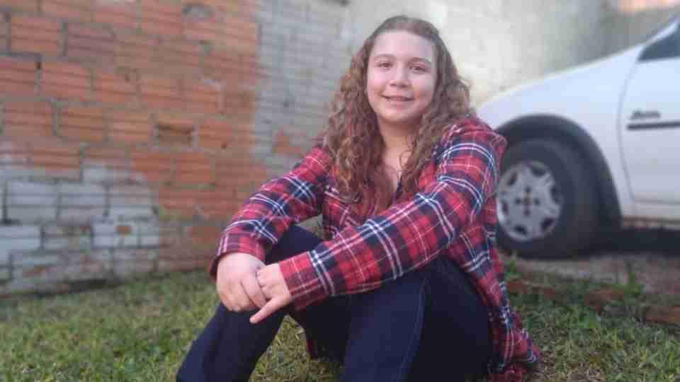 Adolescente de 15 anos desaparece após sair para ir à escola