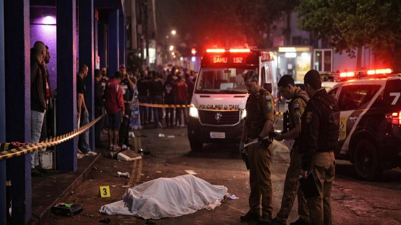 Mulher morre após ser baleada em frente a danceteria