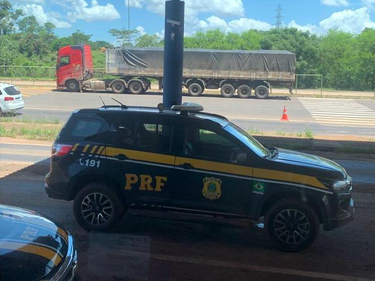 Polícia recupera caminhão furtado na BR-163, em Guaíra, e prende suspeito por receptação