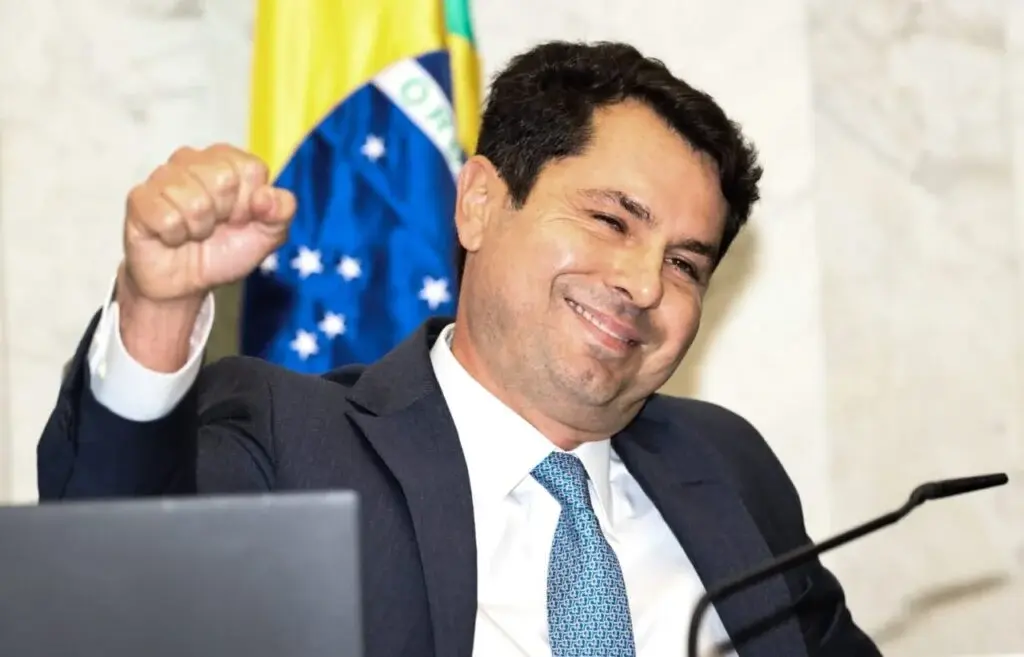 Grupo de 189 prefeitos declara apoio à pré-candidatura de Alexandre Curi ao Governo do Paraná