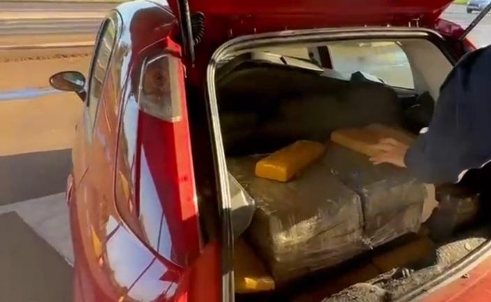 PRF apreende 150 kg de maconha na BR-272 em Guaíra