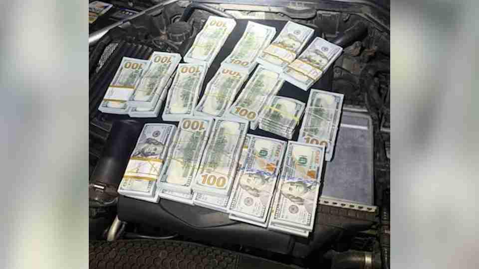 Mais de 200 mil dólares são encontrados escondidos em motor de Mercedes no Paraná