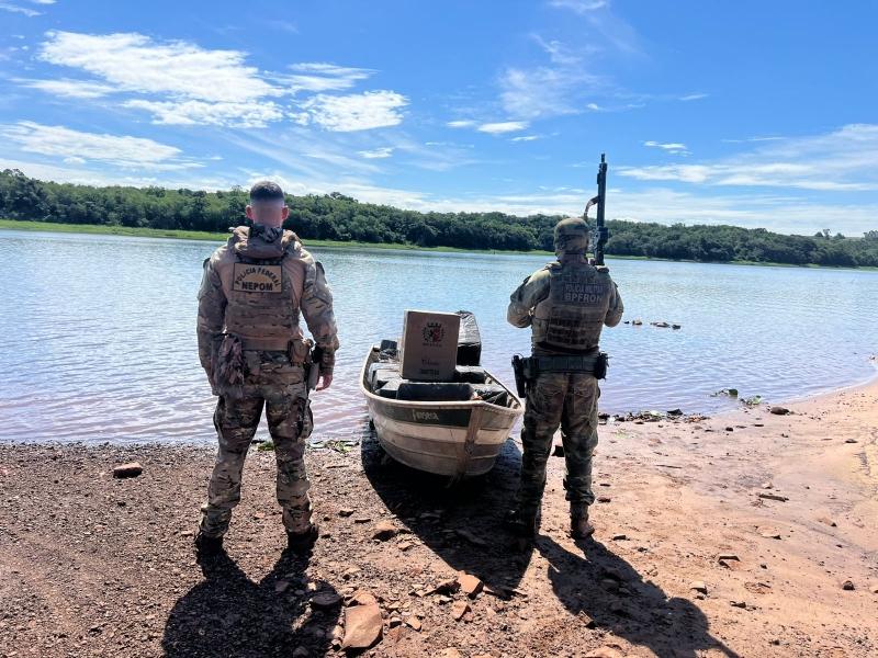 Operação termina com apreensão de barco carregado com cigarros em guaíra