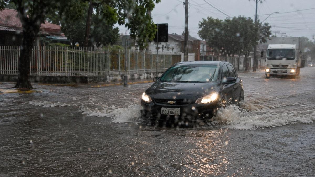 Alerta: Temporal despeja 96 mm de chuva em Guaíra e deixa moradores em alerta no Oeste do Paraná