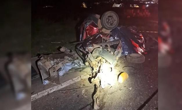 Colisão Fatal: Motorista de 24 anos morre em colisão frontal com carreta