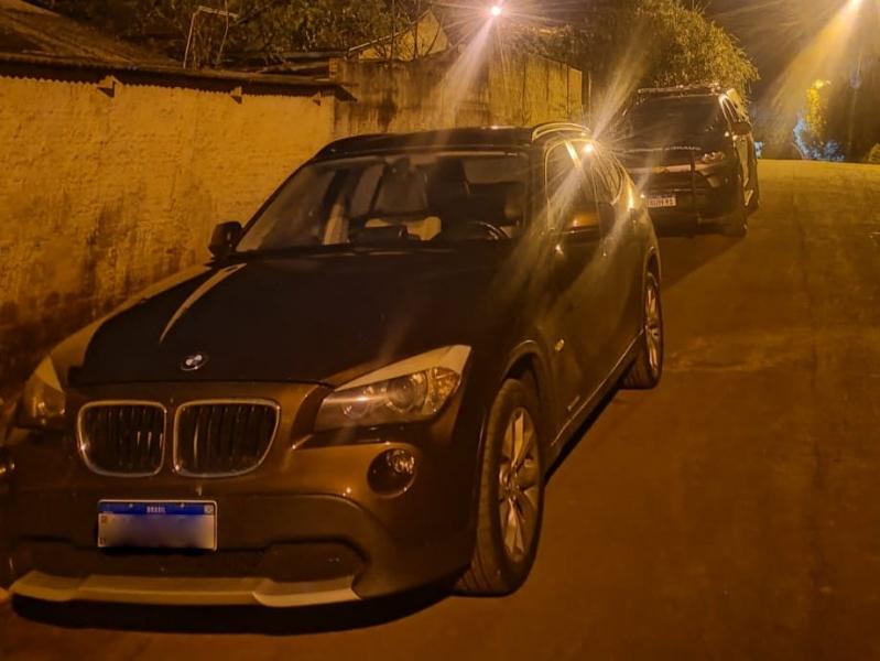 Recuperada: Guarda Municipal recupera BMW roubada e surpreende criminosos em Guaíra