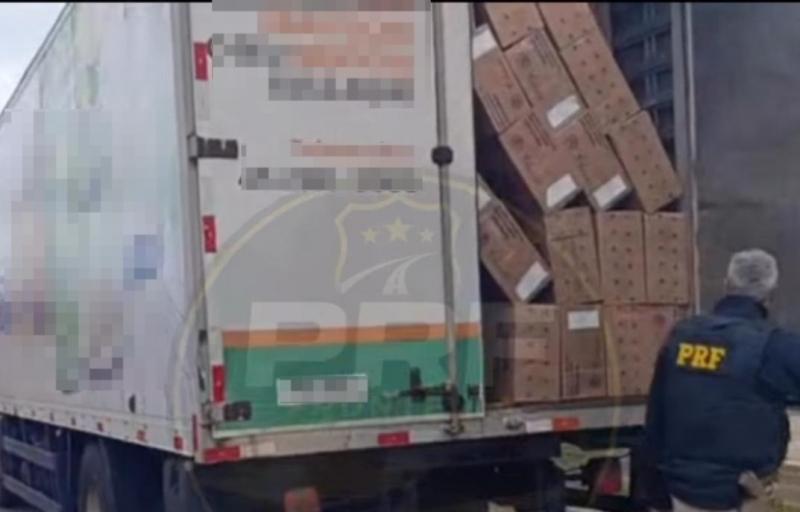 Apreensão: PRF prende motorista com caminhão carregado de cigarros contrabandeados em Guaíra
