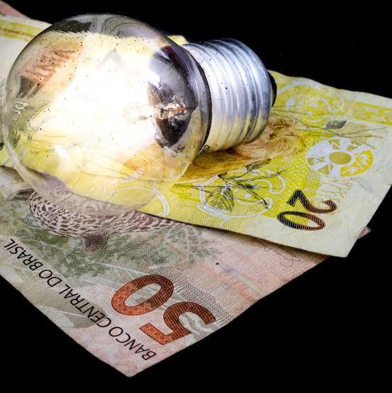Economia no bolso: Conta de água terá redução de 25% na tarifa por até 30 meses no Paraná