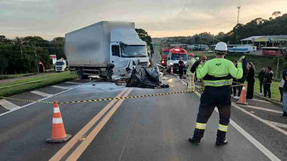 Tragédia na BR-277: três pessoas morrem em colisão frontal entre carro e caminhão em Laranjeiras do Sul
