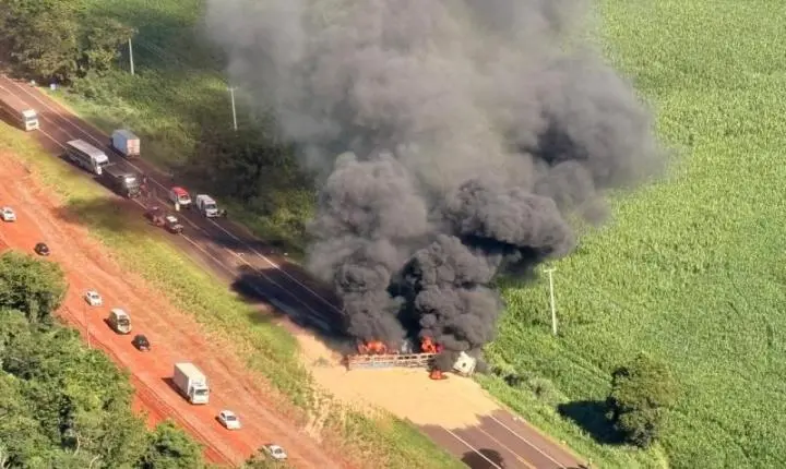 Acidente com caminhão em chamas mobiliza equipes de emergência em Céu Azul