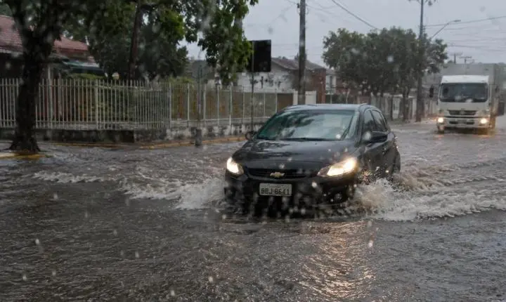 Alerta: Temporal despeja 96 mm de chuva em Guaíra e deixa moradores em alerta no Oeste do Paraná
