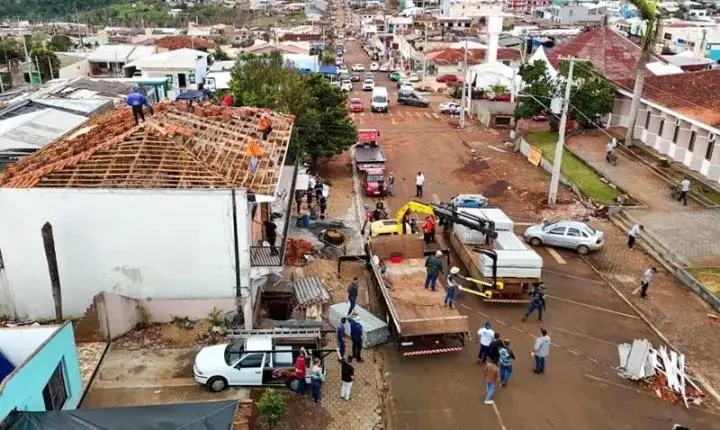 Após tornado, 70% dos imóveis de Rio Bonito do Iguaçu já receberam cobertura
