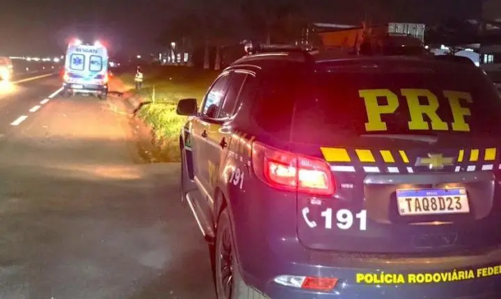 Dois caminhoneiros morrem após grave acidente na BR-476