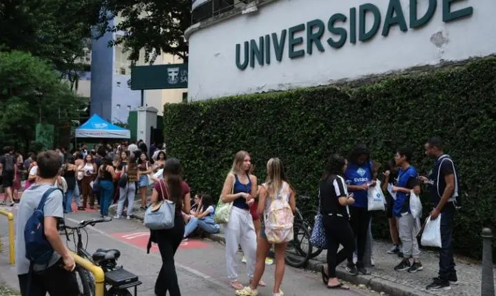 Enem 2025: candidatos fazem prova de matemática e ciências da natureza