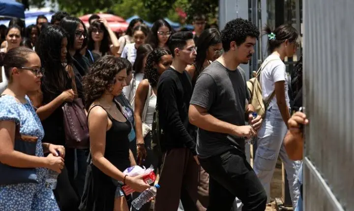 Enem: provas foram longas, mas com questões fáceis, dizem candidatos