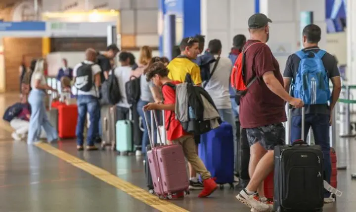 Pilotos e comissários podem entrar em greve a partir de 1º de janeiro