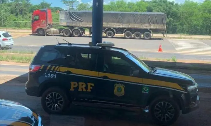 Polícia recupera caminhão furtado na BR-163, em Guaíra, e prende suspeito por receptação
