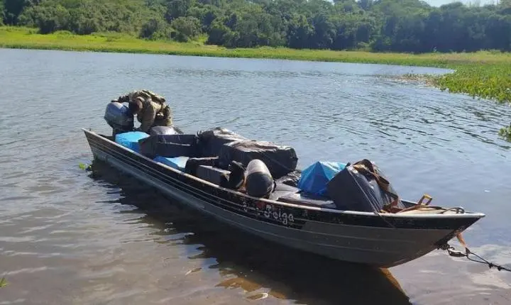 Policiais camuflados em mata apreendem agrotóxicos, cigarros, eletrônicos e emagrecedores em Guaíra