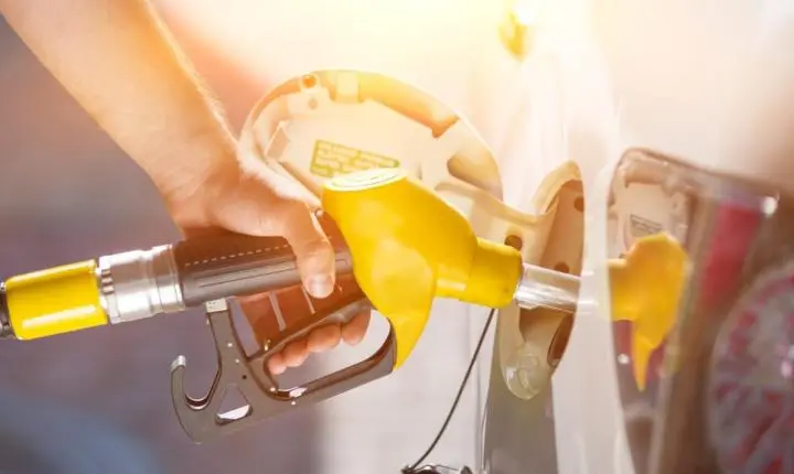 Redução: Governo anuncia subsídio para reduzir preço da gasolina e conter inflação