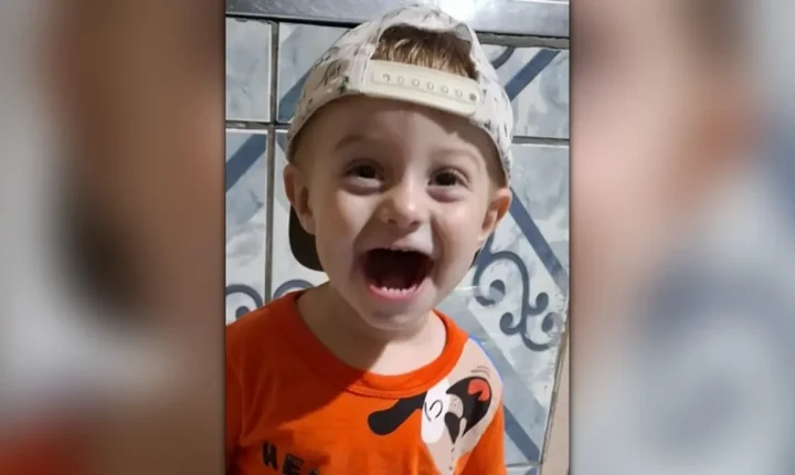 Tragédia: Bebê de 1 ano morre após ser atropelado pelo próprio pai durante manobra na garagem