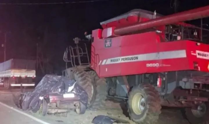 Tragédia na PR-456: jovem de 19 anos morre após carro bater violentamente em máquina agrícola
